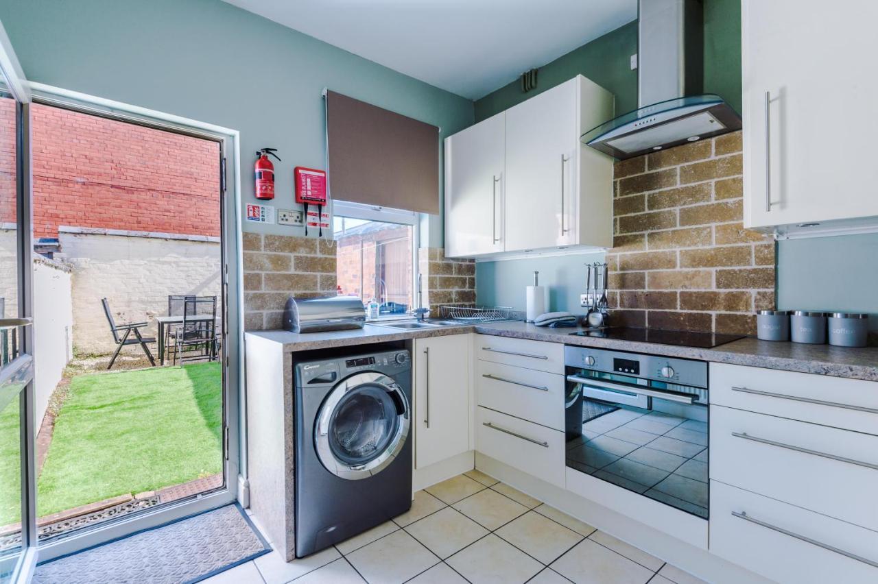 Spacious 3-Bed House In Chester By 53 Degrees Property, Ideal For Families & Professionals, Free Parking - Sleeps 7 Luaran gambar