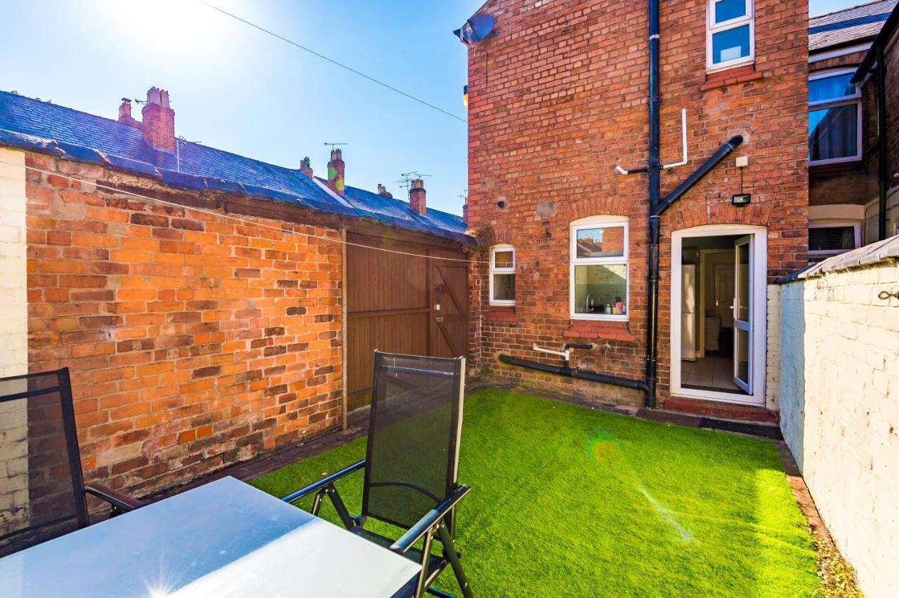 Spacious 3-Bed House In Chester By 53 Degrees Property, Ideal For Families & Professionals, Free Parking - Sleeps 7 Luaran gambar