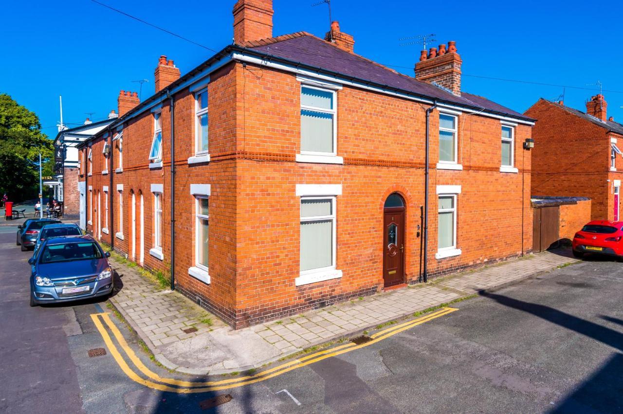 Spacious 3-Bed House In Chester By 53 Degrees Property, Ideal For Families & Professionals, Free Parking - Sleeps 7 Luaran gambar